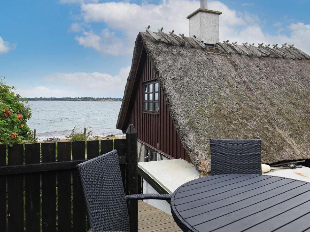 4 Person Holiday Home In Mesinge Eksteriør billede