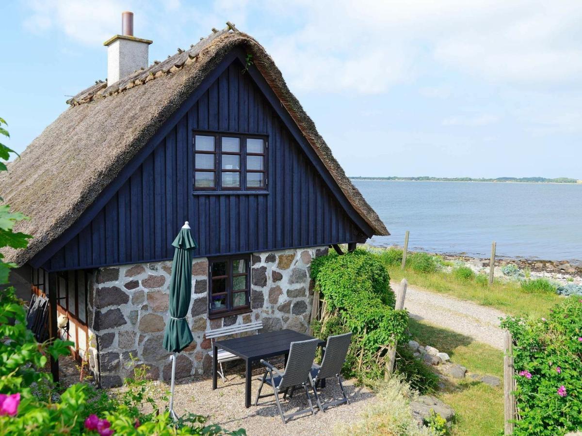 4 Person Holiday Home In Mesinge Eksteriør billede